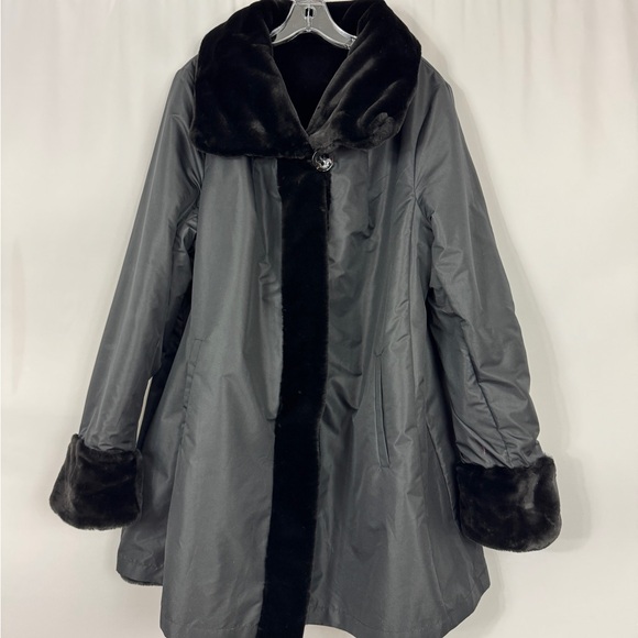 Luxurious Reversible Faux Fur Coat - Picture 9 of 13